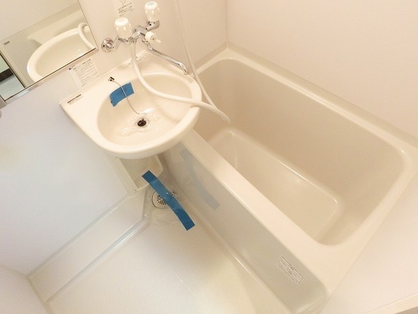 高川ハイツ　バス　洗面台付き浴槽！