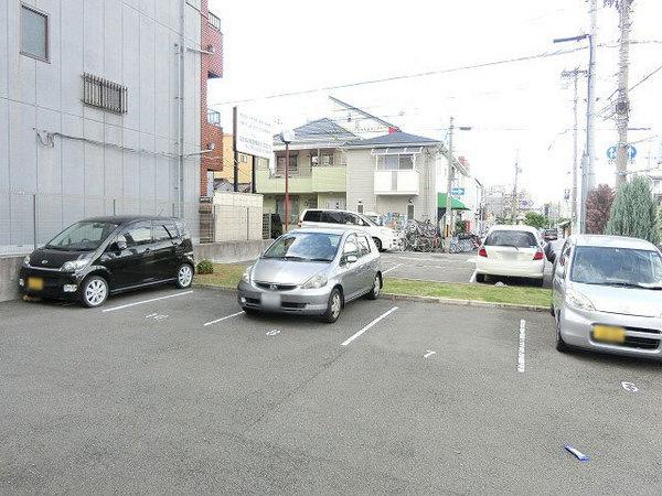 アファームド１　駐車場　停めやすい広さです！