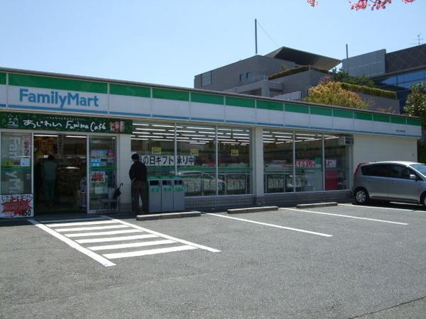 　ファミリーマート狭山市役所前店（コンビニ）／651m　
