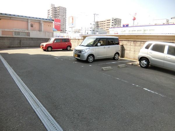 ロータス北花田　駐車場　平面駐車場！