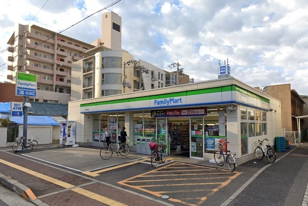 ｐｌａｉｓｉｒ　ｒａｆｆｉｎｅ　ファミリーマート高石駅前店（コンビニ）／958m　