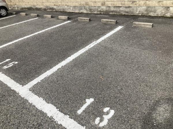 　駐車場　敷地内駐車場！