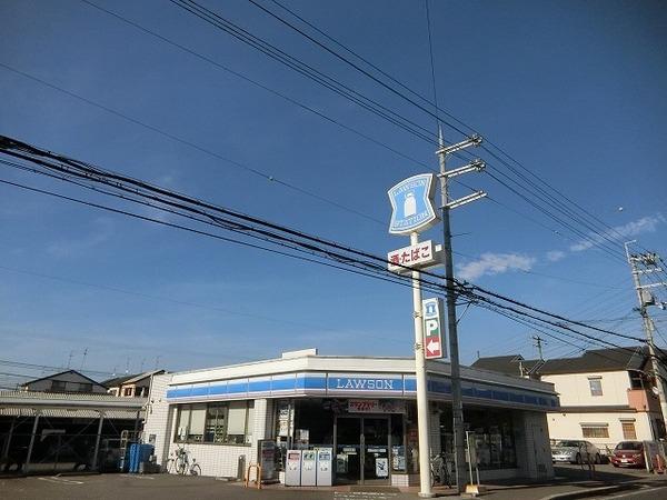 シャーメゾン　ロマネ　ローソン松原東新町店（コンビニ）／940m　