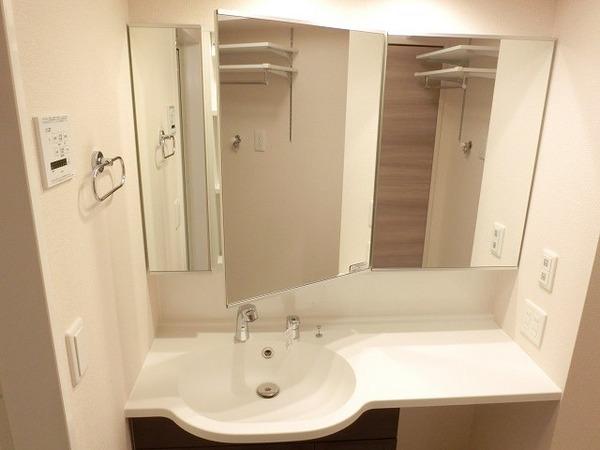 リ：エスト２　洗面台・洗面所　大きな鏡のシャンプードレッサー！