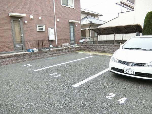 フローラル３　駐車場　駐車しやすい！