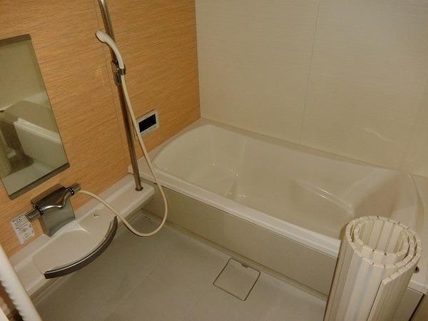 シャーメゾン和郷Ｂ　バス　浴室乾燥機、追焚機能付の広々バスルーム！