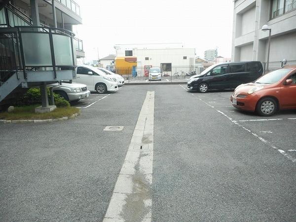 フローネ中央　駐車場　敷地内停めやすいです！