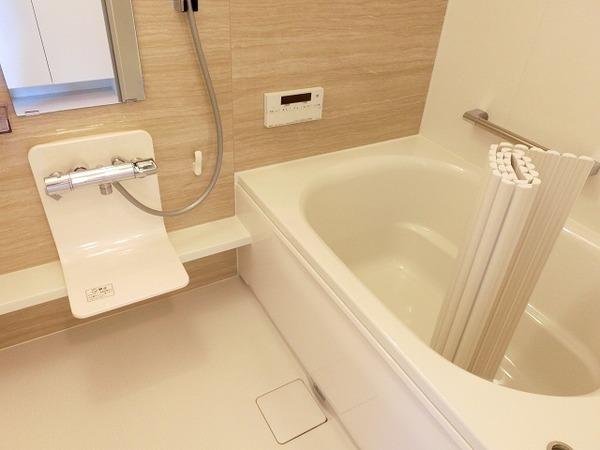 ＶＩＬＬＡ北花田ディールーム　バス　浴室乾燥機、追い焚き機能付きバス！