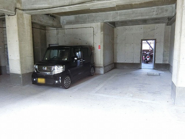 津久野カプリス　駐車場　敷地内駐車場！
