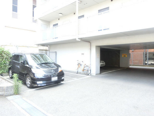 ヒストリカル堺　駐車場　敷地内駐車場！