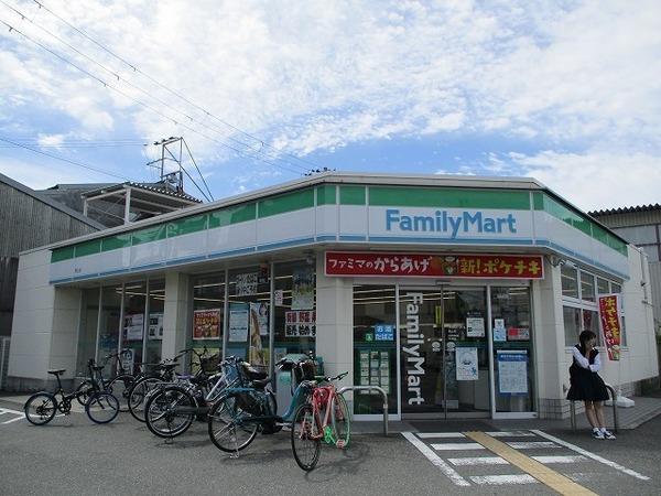 サンハイム・カミ　ファミリーマート堺草部店（コンビニ）／382m　