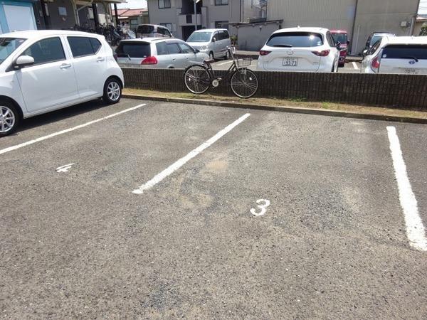 レオパレスクミ　駐車場　駐車場！