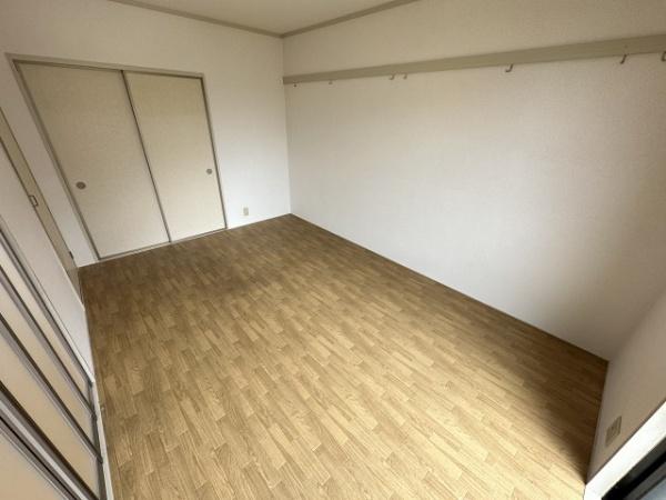 サニーコート上野芝　洋室　室内きれいです！