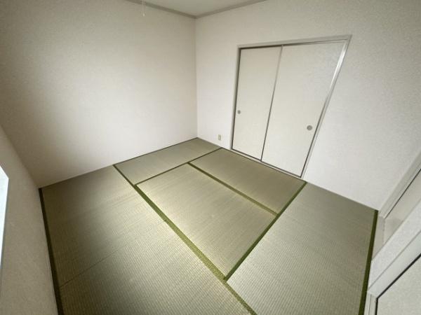 サニーコート上野芝　和室　採光良好！