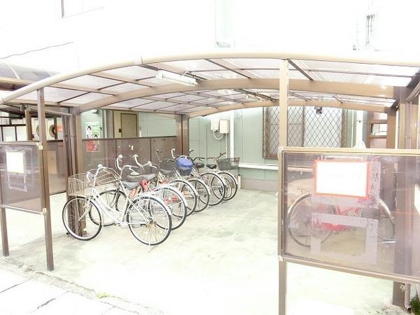 メゾン北花田　駐車場　広々駐輪場！バイクもご相談下さい！
