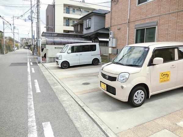 ロイヤルコート上野芝　駐車場　駐車しやすい！