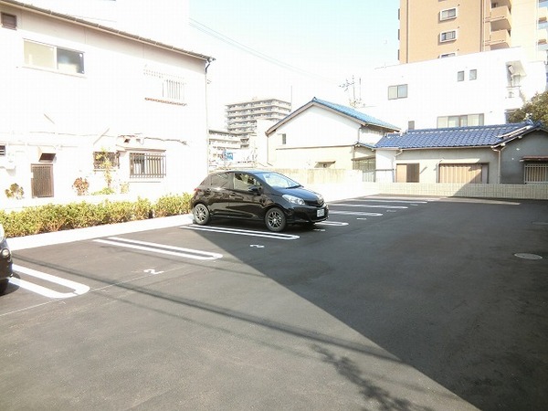 ＬＡ　ＳＵＩＴＥ　ＳＡＫＡＩＨＩＧＡＳＨＩ　駐車場　駐車しやすい！