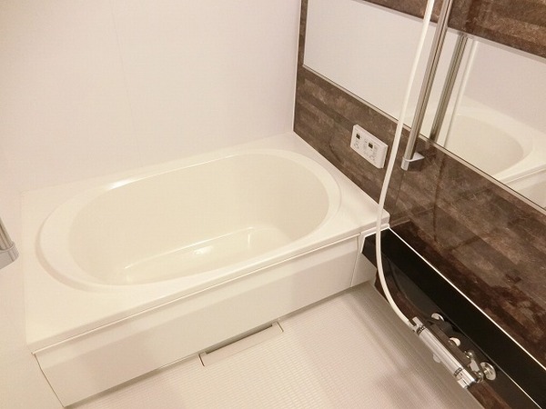 ＬＡ　ＳＵＩＴＥ　ＳＡＫＡＩＨＩＧＡＳＨＩ　バス　浴室乾燥機、追焚機能付の広々バスルーム！