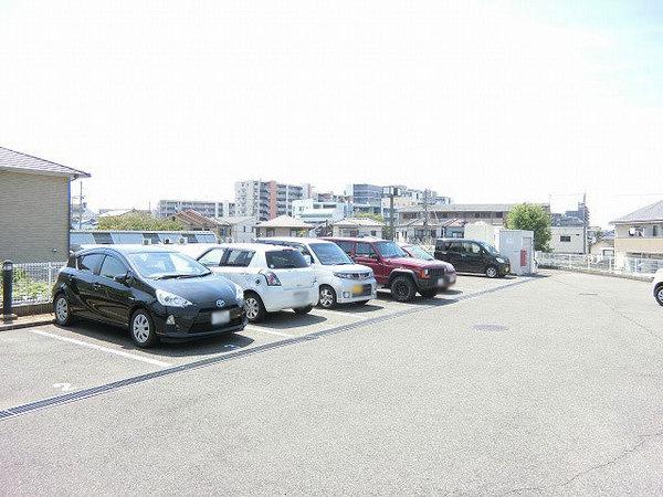 　駐車場　平面駐車場！