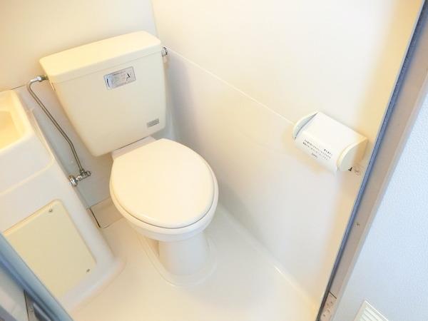 松南荘　トイレ　収納もあります！