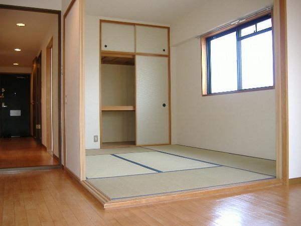 　和室　畳もきれいです！