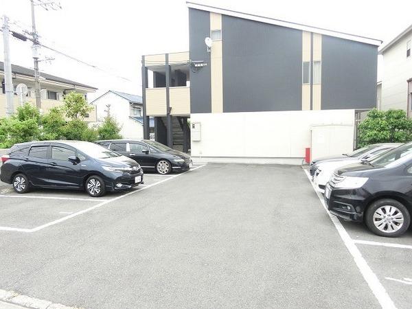 フィオーレ東上野芝　駐車場　敷地内駐車場！