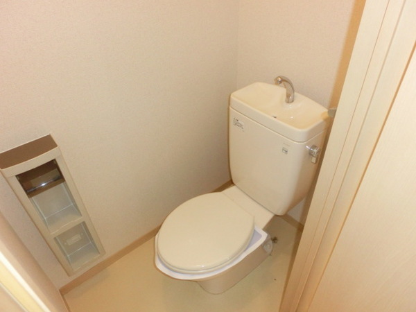 カーサベルデ３　トイレ　ウォシュレット設置可！