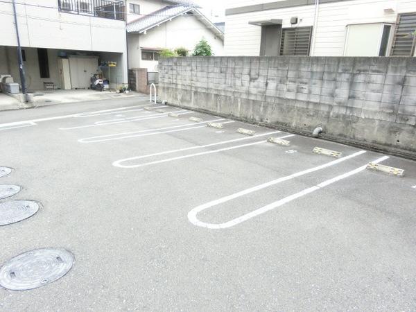 　駐車場　平面駐車場！