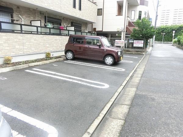 パークサイドヴィラ　駐車場　駐車しやすい！
