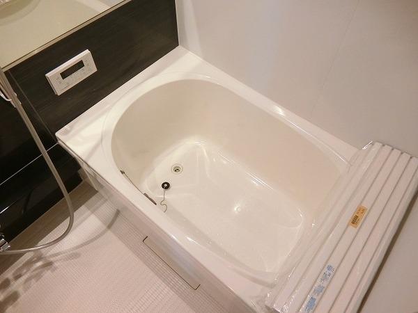 メゾン・ド・ビアンカ　バス　浴室乾燥機、追焚機能付の広々バスルーム！