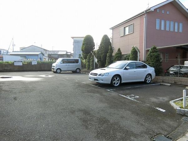 ハウスアムノルデン　駐車場　駐車しやすい！