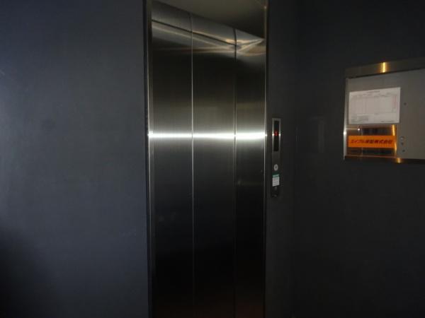 　エントランス　エレベーター！