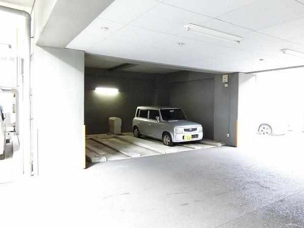 ボン・シェール堺　駐車場　敷地内駐車場！
