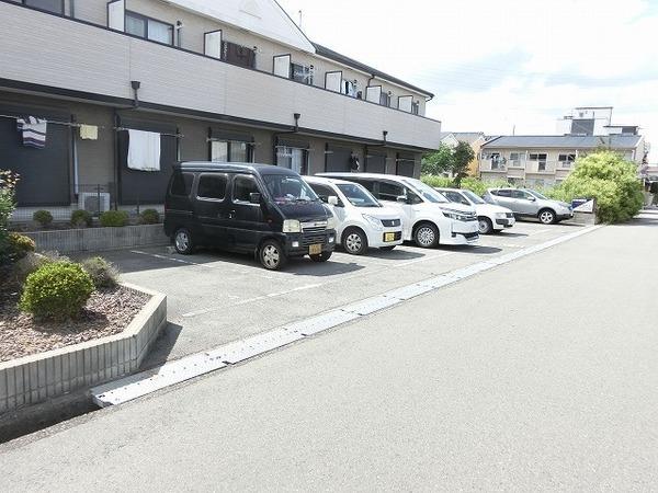 Ｔｏｍｙ’ｓ　ｃｏｕｒｔ北花田　駐車場　平面駐車場！