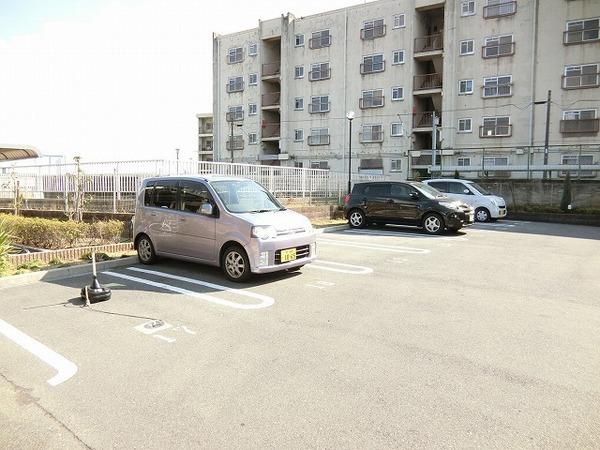 ソレイユ・イーストＢ棟　駐車場　駐車しやすい！