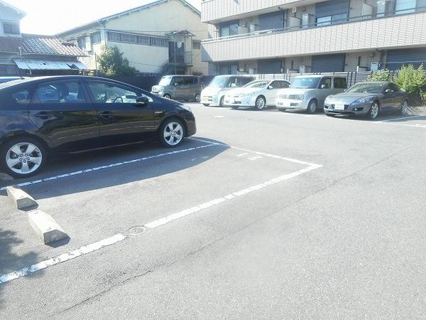 ＡＺＵＲ羽衣　駐車場　駐車しやすい！