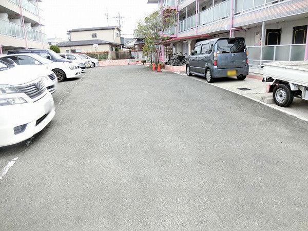 東光荘２　駐車場　駐車しやすい！