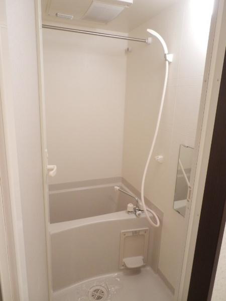 フジパレスデルフィ鳳南　バス　乾燥機付きの綺麗な浴室です
