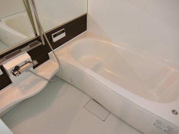 コンフォートキューブ　バス　浴室乾燥機、追焚機能付の広々バスルーム！