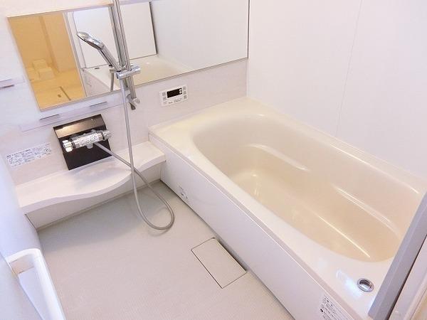 ポルトボヌール　バス　浴室乾燥機、追焚機能付の広々バスルーム！