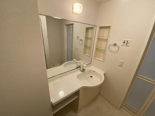 オオセンド東雲　洗面台・洗面所　大きな鏡のシャンプードレッサー！
