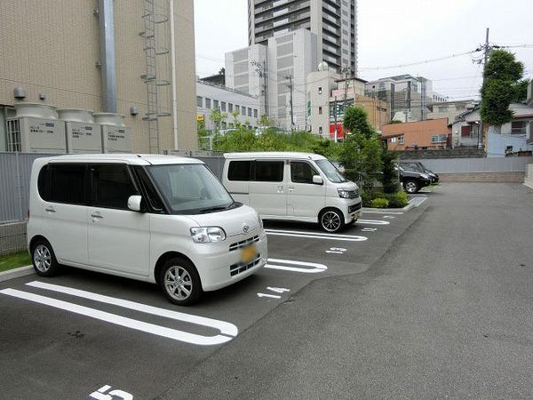 ディイゾラ北野田　駐車場　敷地内駐車場！