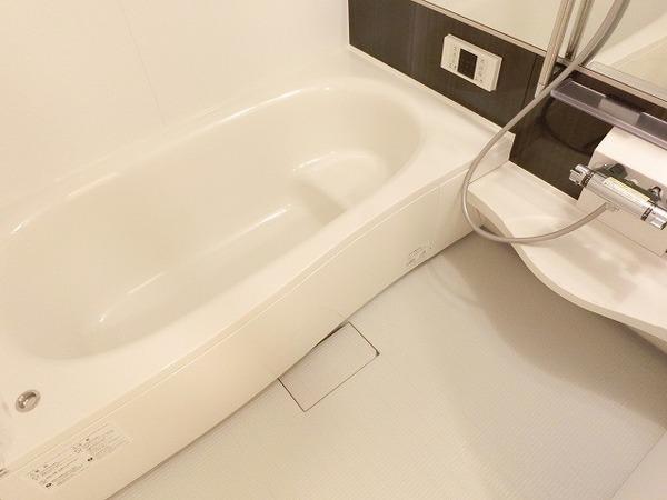 コンフォルシア鳳　バス　浴室乾燥機、追焚機能付の広々バスルーム！