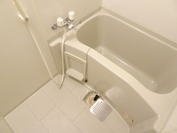 アンプルールフェールフォルス　バス　キレイな浴室です！