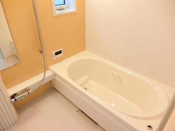 メドウ上野芝　バス　浴室乾燥機、追焚機能付の広々バスルーム！
