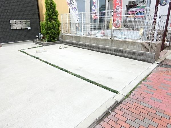 アンプルールフェール堺東　駐車場　敷地内駐車場！