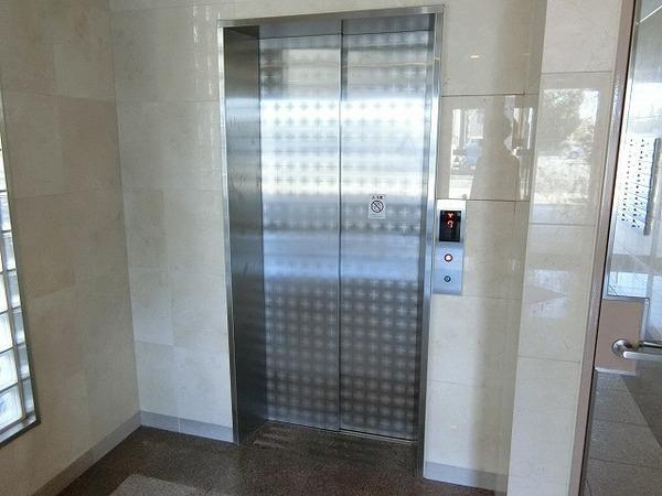 　エントランス　エレベーターあり！