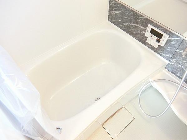 セレナーデＢ棟　バス　浴室乾燥機、追焚機能付の広々バスルーム！