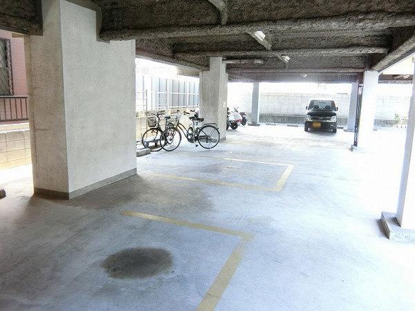 レジデンスドゥセリバセレストゥ　駐車場　屋根付き駐車場！